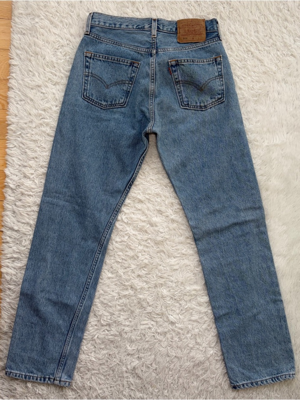 90s Vintage Levi’s 501 med wash - Picture 12 of 16